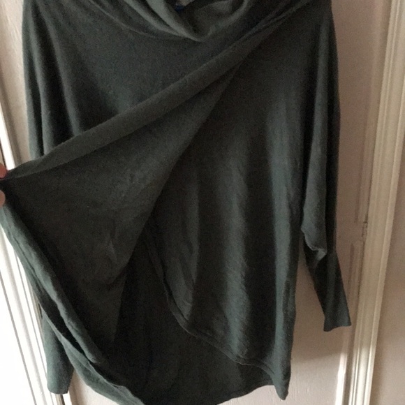 Cowl neck pull - Picture 2 of 2